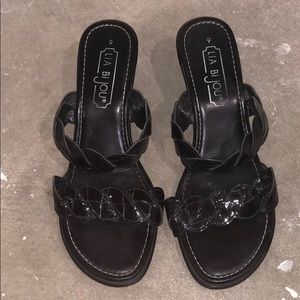 black low heel sandals